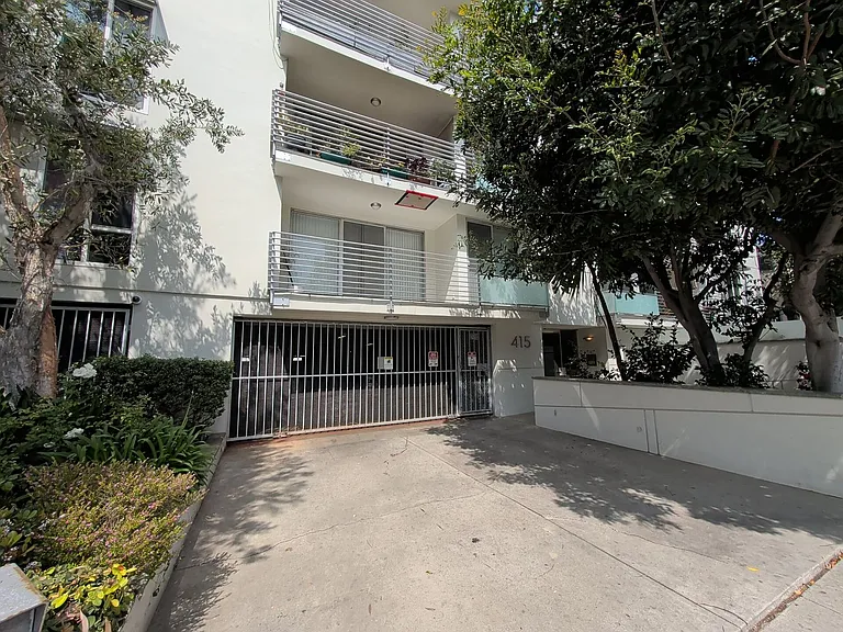 415 Montana Ave — Photo 33