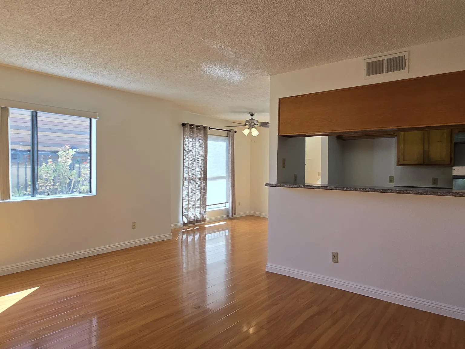 2 bed, 2.5 bath, 1000 sqft, $2,700 — Photo 3