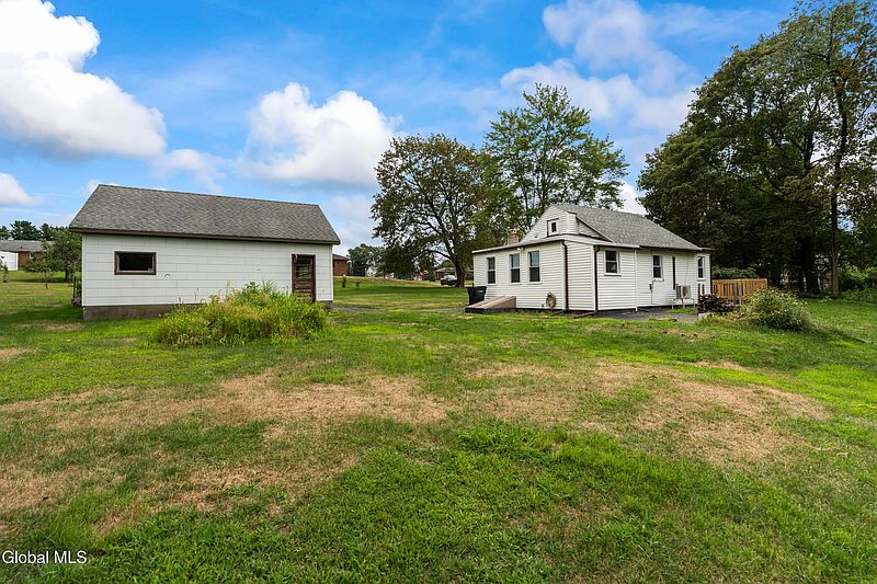5th image of 100 Gillette Avenue