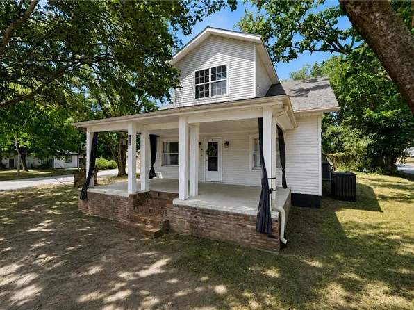 218 Kate Smith St, Prairie Grove, AR 72753
