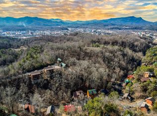 144 Alpine Village Way, Pigeon Forge, TN 37863