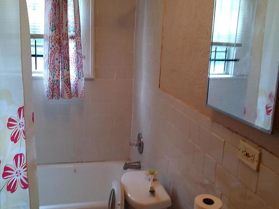4th image of 923 W 11th St