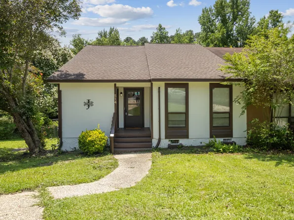 514 Toxaway Ct, Fayetteville, NC 28314