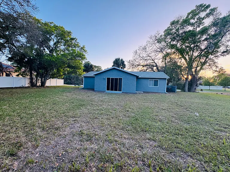 1035 Nevada Dr NE — Photo 9
