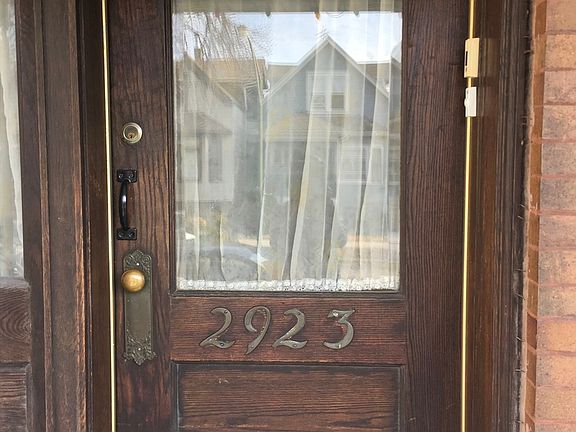 3rd image of 2923 N Whipple St