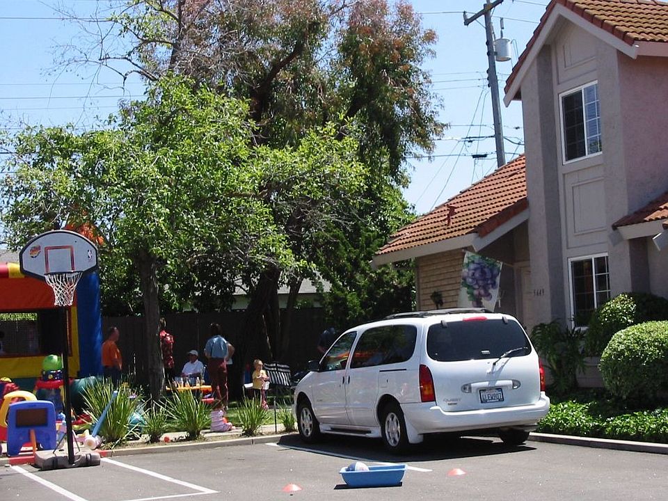 End of street makes it feel like a detached house