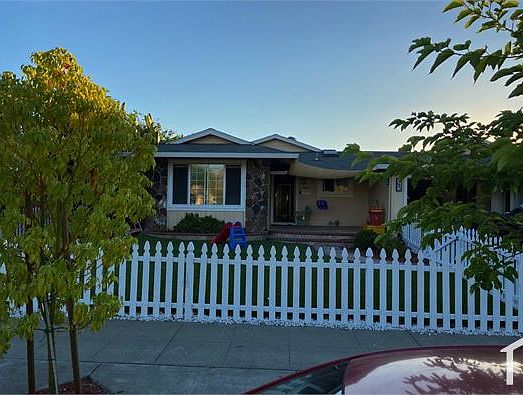 2nd image of 3016 Remington Ct