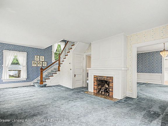 3rd image of 317 S Clinton St