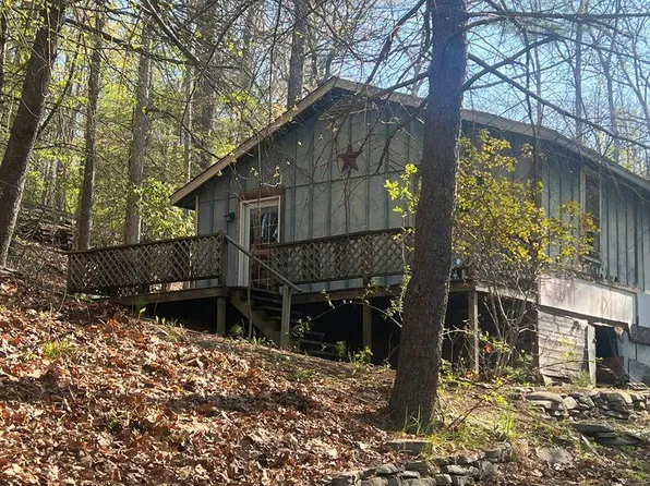 1214 W Sugar Mountain Rd, Bushkill, PA 18324