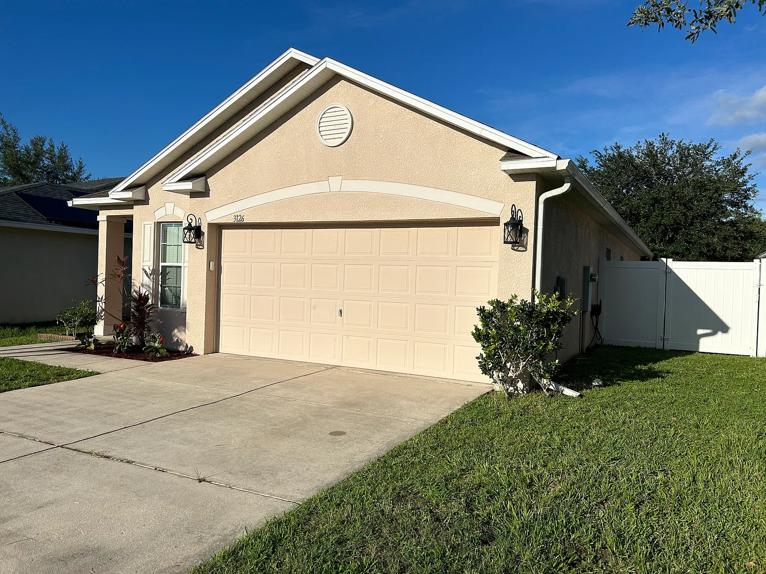 3 bed, 1384 sqft, $2,300 — Photo 2