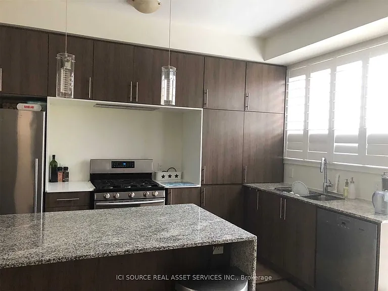 212 Squire Cres — Photo 5