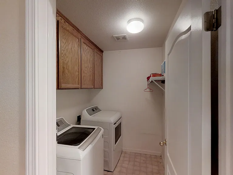 Wildflower Dr — Photo 32