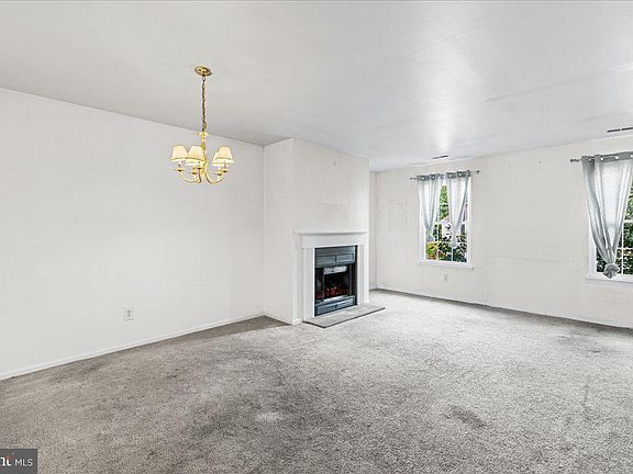3rd image of 1307 Huntingdon Mews