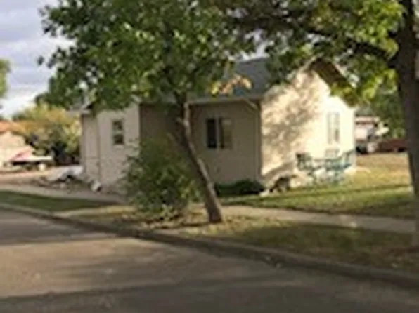 126 W Cascade Ave, Shelby, MT 59474
