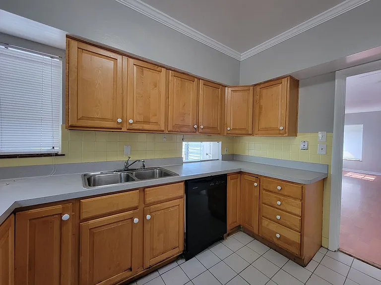 505 12th Ave NE #1 — Photo 6