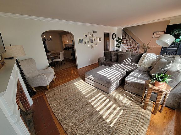 4th image of 9367 White Ave