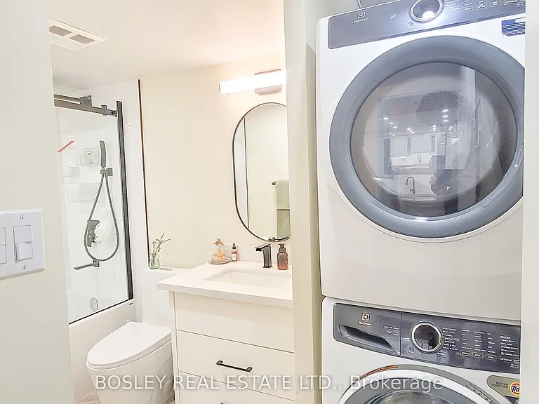 326 Major Mackenzie Dr E #822 — Photo 12