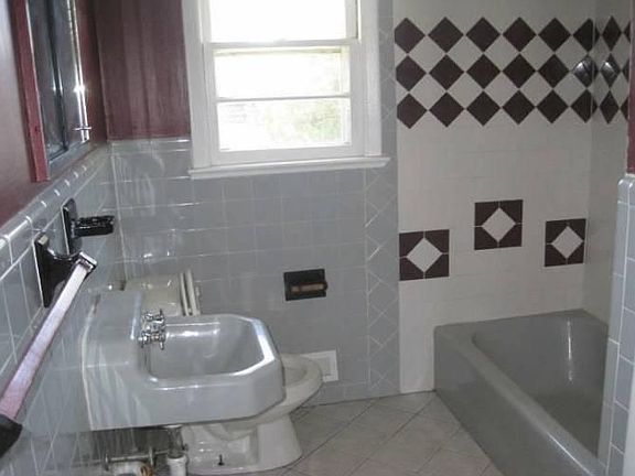 5th image of 2718 Shady Glen Ave
