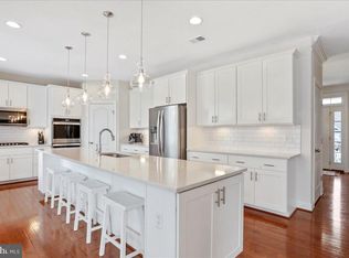 208 Bridgewater Dr, Stephens City, VA 22655