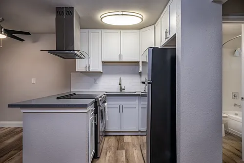 1221 E St Photo 1
