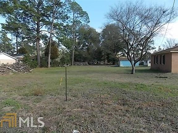 3rd image of 422 Pine Haven St