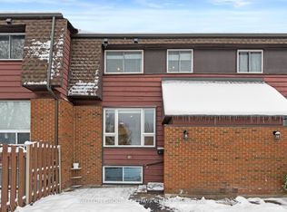 3 Banner Rd #B, Ottawa, ON K2H 8T3