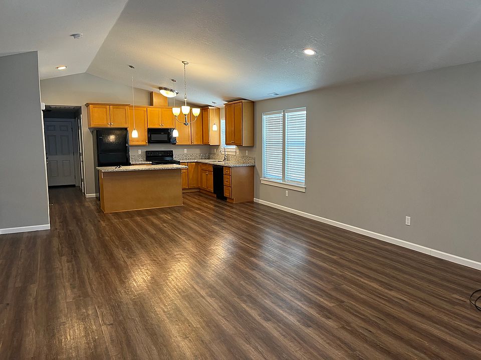 2nd image of 703 SE 5th Ave