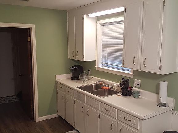 3rd image of 837 Chesnut Hill St
