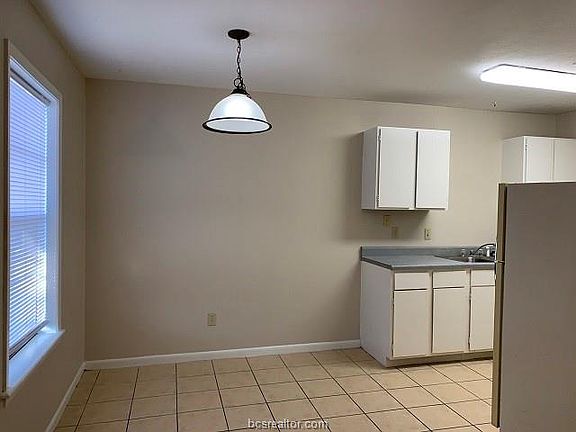 3rd image of 800 San Saba Dr
