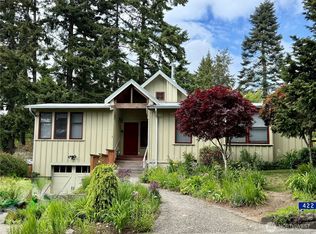 422 Wallace Way NW, Bainbridge Island, WA 98110