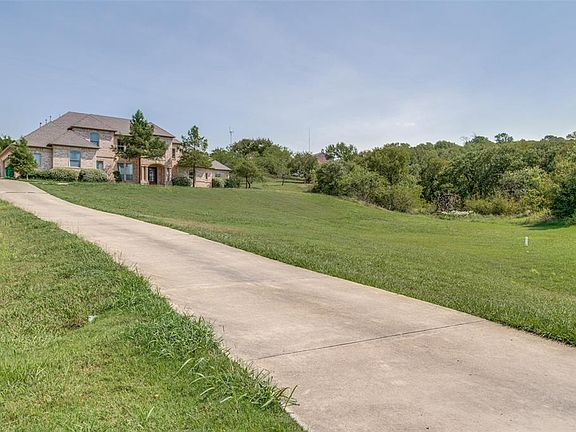 3rd image of 2613 Whispering Oaks Cv