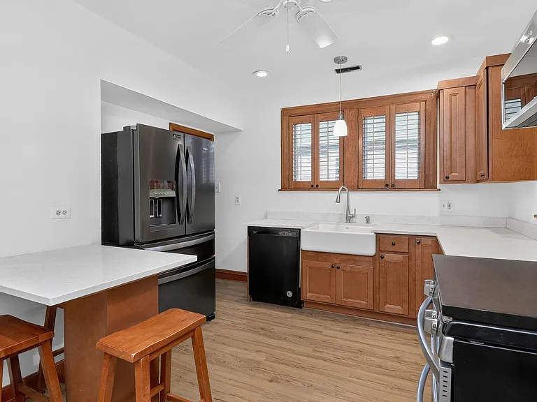 708 McCarthy Rd — Photo 6