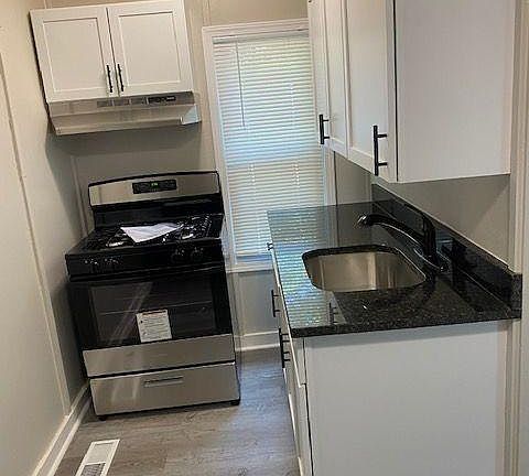 2nd image of 455-456 Locust St Unit 6