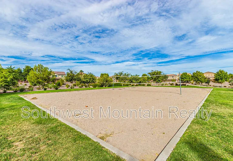 881 E Baylor Ln — Photo 38