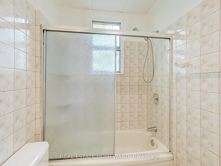 208 Ontario St #UPPER — Photo 11