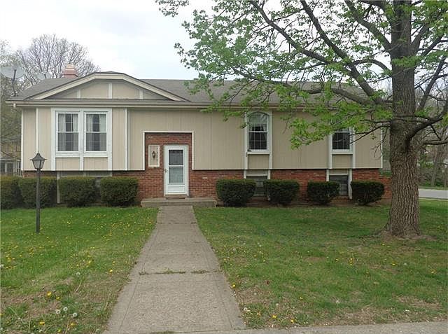 1st image of 1320 NE 74th St