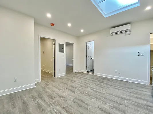 Rented by Astoria Realty | media 2