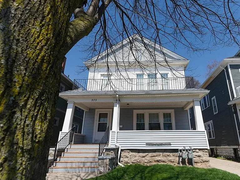 373 Linden Ave — Photo 2