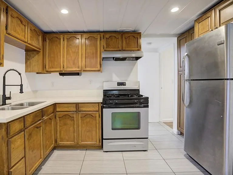 2166 1/2 Echo Park Ave — Photo 7