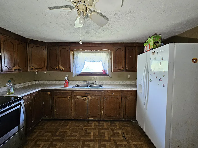 1611 Mousette Ln — Photo 6