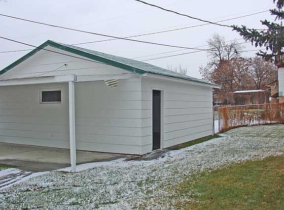 3rd image of 2524 Carl St