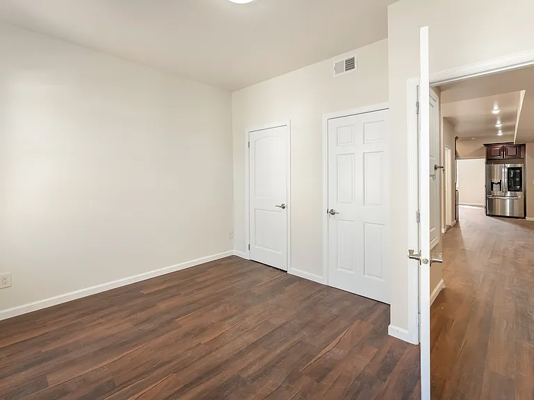 120 Paine Ave #1R — Photo 4