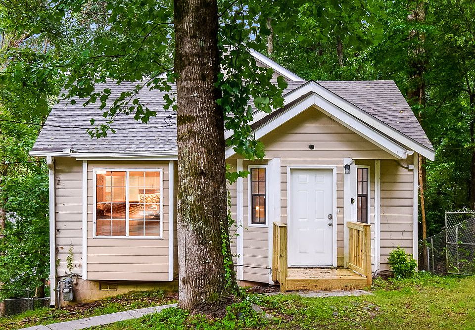 1st image of 4428 Lucy Ln