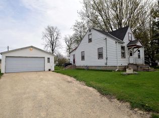 220 N Oakhill Ave, Janesville, WI 53548