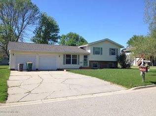 350 E 12th St, Zumbrota, MN 55992