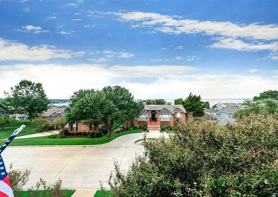 1st image of 326 Harbor Landing Dr