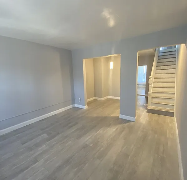 424 Ilchester Ave — Photo 2