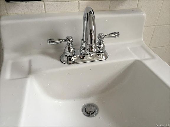 4th image of 1 Sadore Ln APT 7A