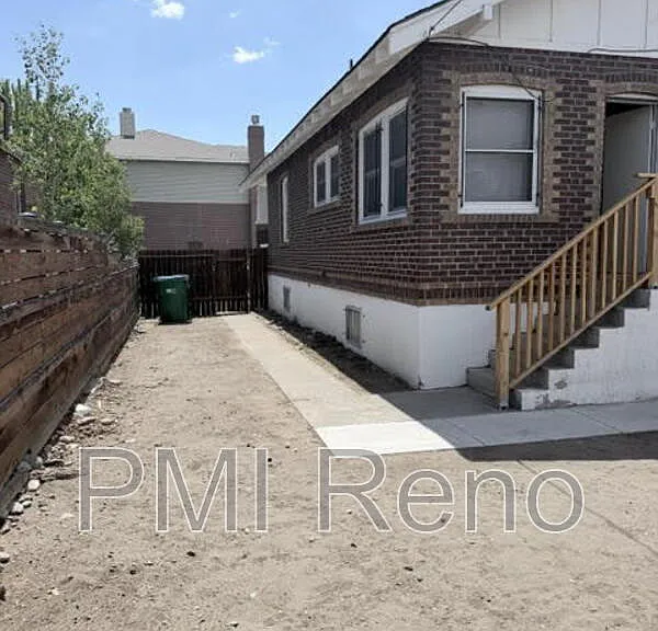 611 E 2nd St — Photo 14