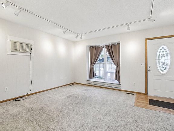 3rd image of 710 Sedge Way